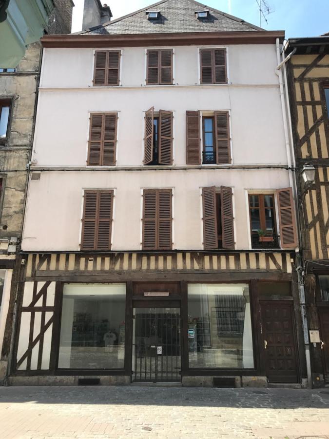 Une Nuit Comme Un Chevalier! Coeur Historique - Hypercentre. Troyes Luaran gambar